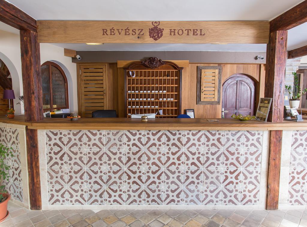 גיור Revesz Hotel, Restaurant And Rosa Spa מראה חיצוני תמונה