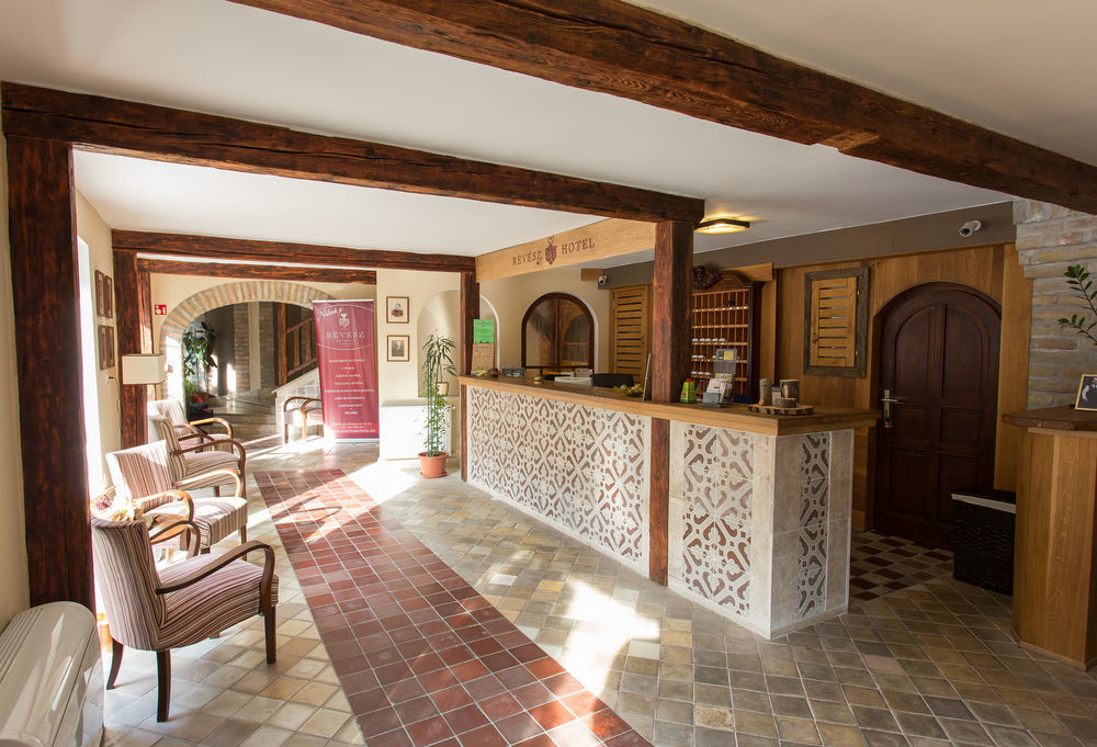 גיור Revesz Hotel, Restaurant And Rosa Spa מראה חיצוני תמונה